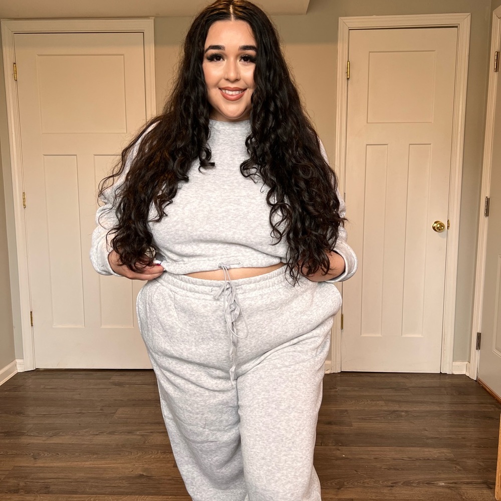 Fashion Nova Gray Sweatsuit - Sweat pants & Matching Crop Sweater